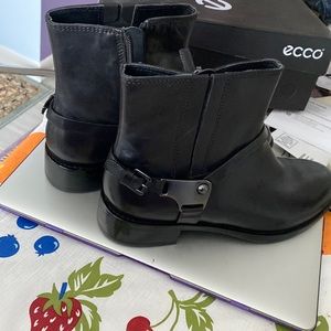 Ecco boots